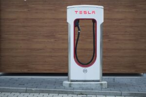 Tesla ações cai