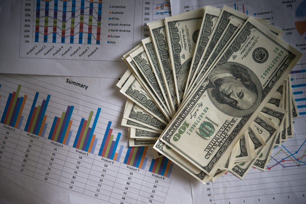 dolar-oscila-terça-feira-incerteza-global-novos-anúncios-trump
