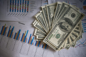 dolar-oscila-terça-feira-incerteza-global-novos-anúncios-trump