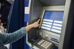 trxf11-aquisicao-14-agencias-bancarias