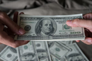 dolar-encerra-semana-queda-ipca-payroll-eua