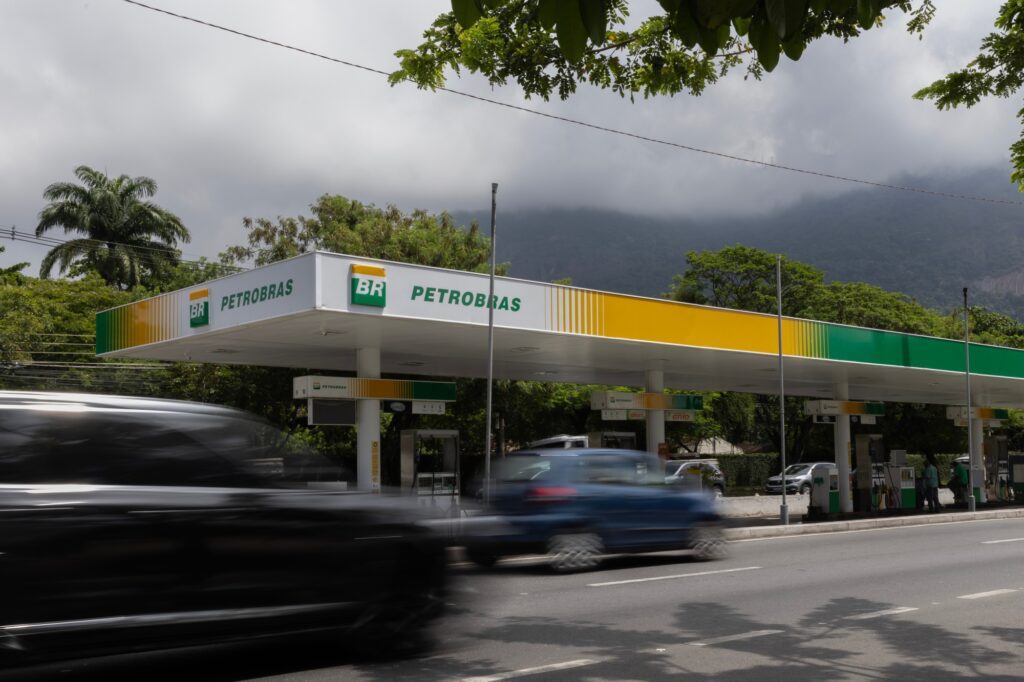 petrobras-petr4-dispara-apos-resultado-4t25-dividendos