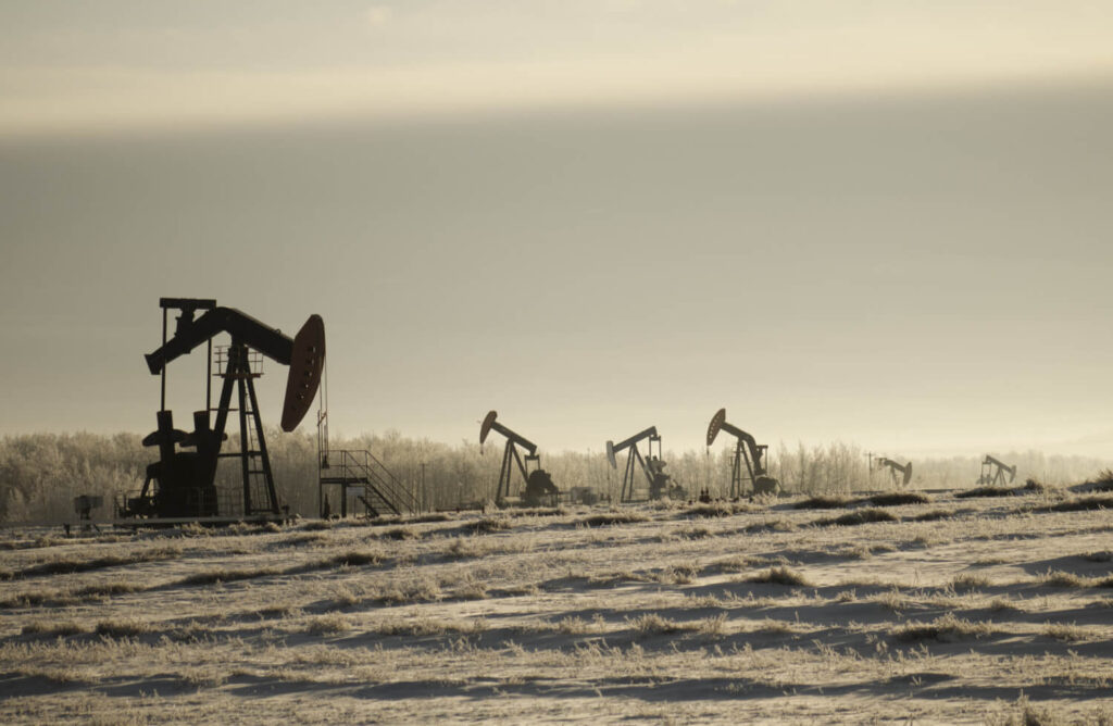 petroleo-sobe-tensao-oriente-medio-trump-ira