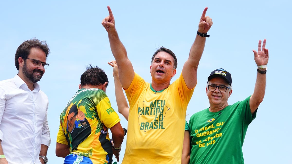 flavio-bolsonaro-entraves-ambientais-regularizacao-fundiaria