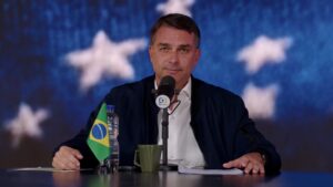 flavio-bolsonaro-pede-voto-util-debate-globo